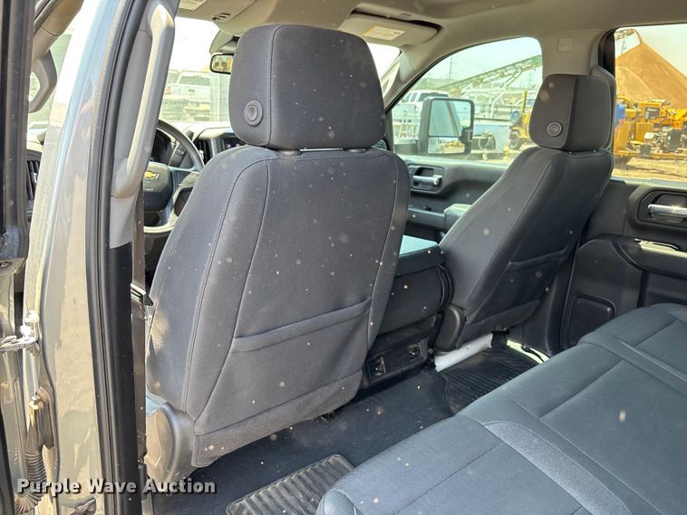 image for item EM5060 2024 Chevrolet Silverado 2500HD Crew Cab pickup truck