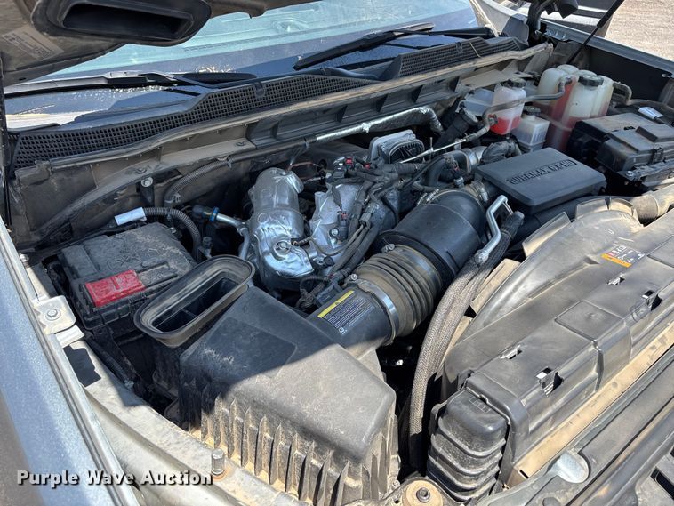 image for item EM5060 2024 Chevrolet Silverado 2500HD Crew Cab pickup truck