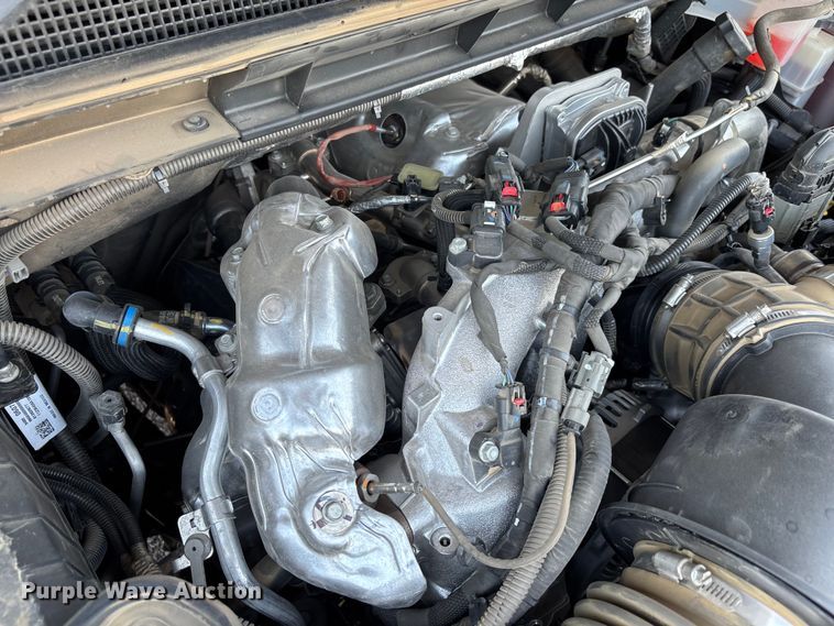 image for item EM5060 2024 Chevrolet Silverado 2500HD Crew Cab pickup truck