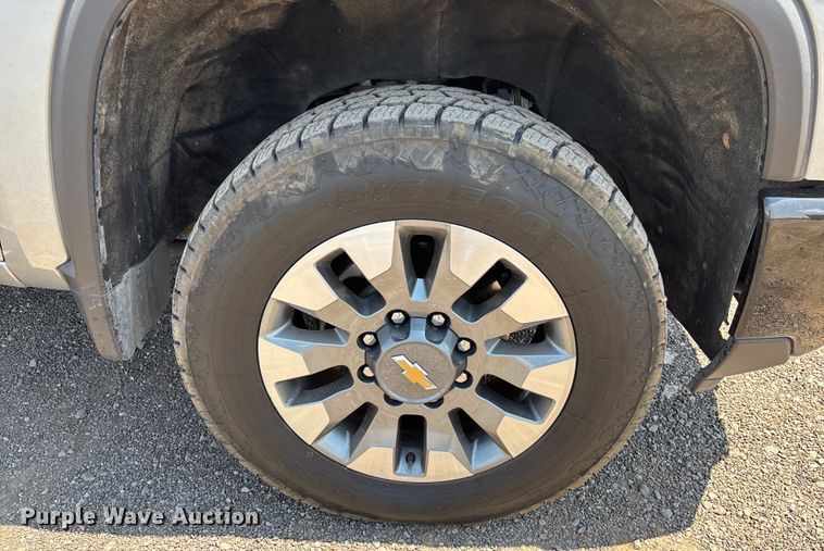 image for item EM5060 2024 Chevrolet Silverado 2500HD Crew Cab pickup truck