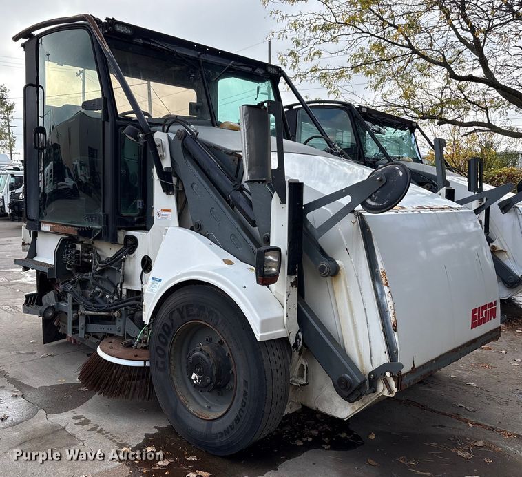 image for item EM6044 Elgin Pelican NP street sweeper
