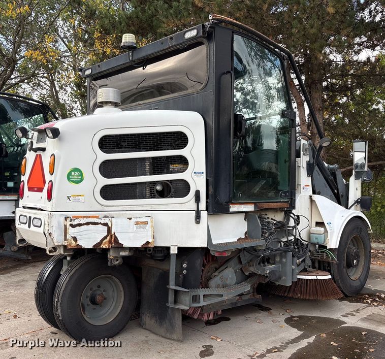 image for item EM6044 Elgin Pelican NP street sweeper