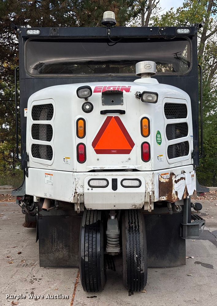 image for item EM6044 Elgin Pelican NP street sweeper