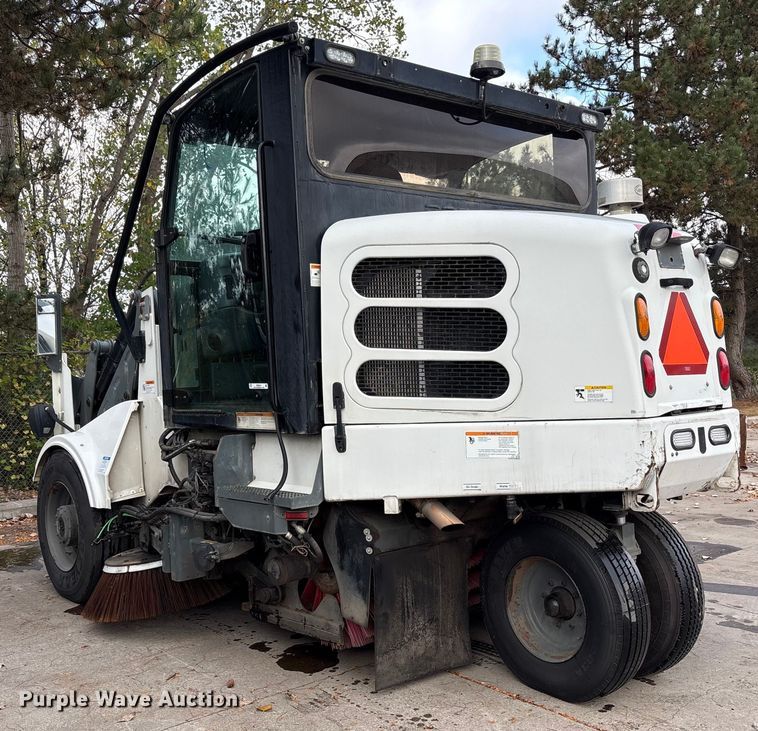 image for item EM6044 Elgin Pelican NP street sweeper