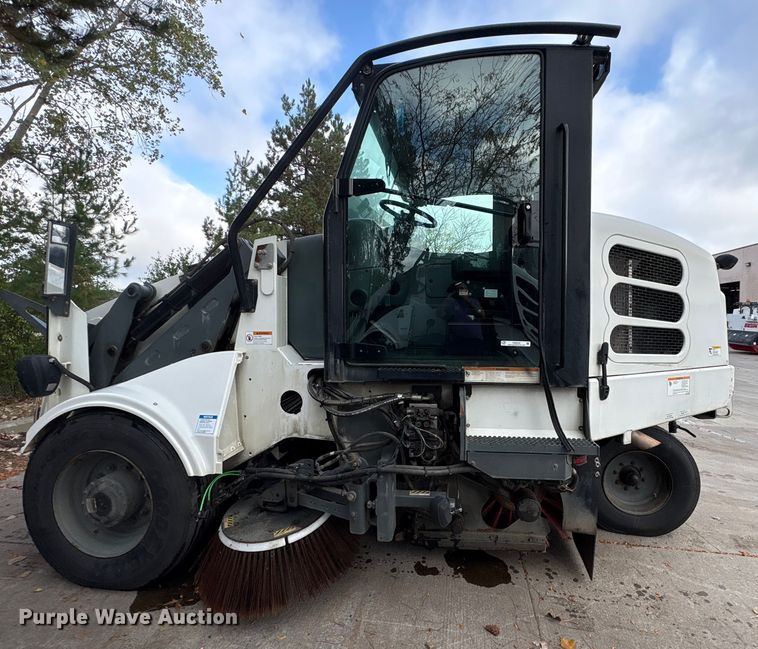 image for item EM6044 Elgin Pelican NP street sweeper