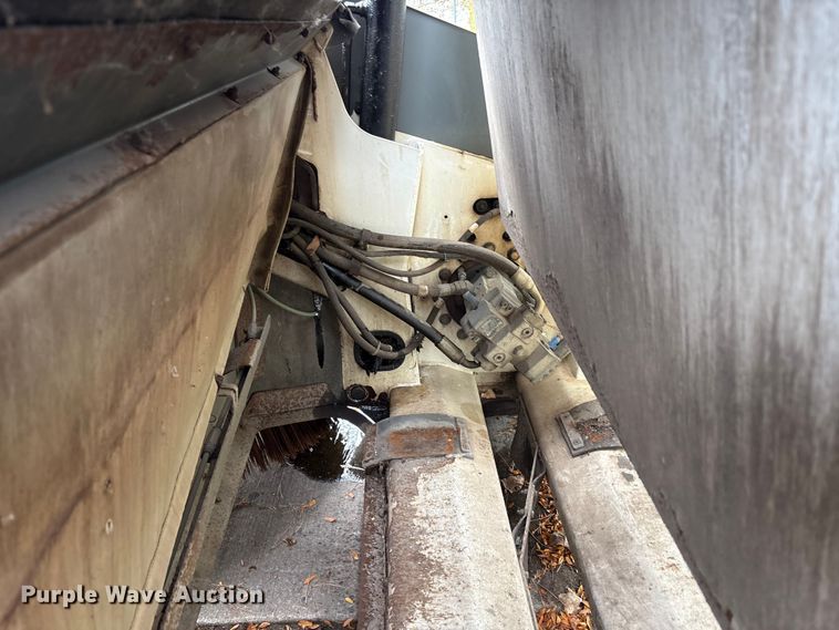 image for item EM6044 Elgin Pelican NP street sweeper