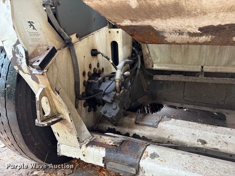 image for item EM6044 Elgin Pelican NP street sweeper