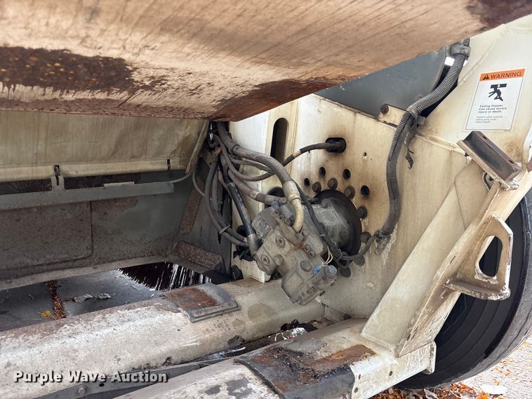 image for item EM6044 Elgin Pelican NP street sweeper