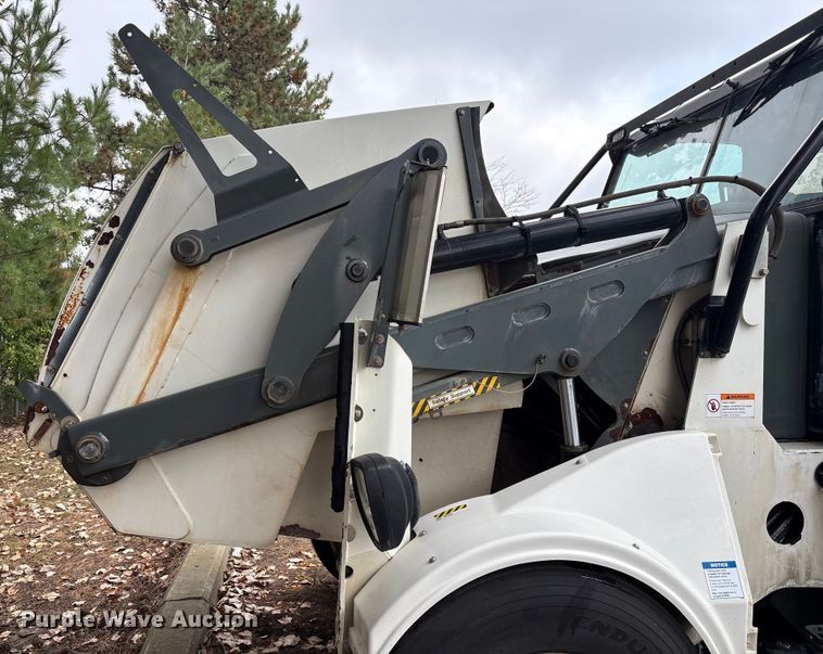 image for item EM6044 Elgin Pelican NP street sweeper