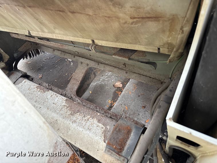 image for item EM6044 Elgin Pelican NP street sweeper