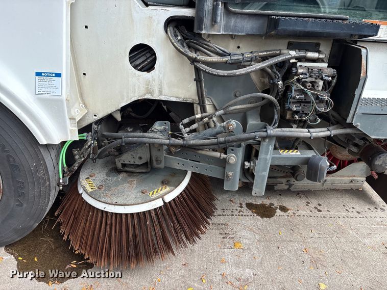 image for item EM6044 Elgin Pelican NP street sweeper