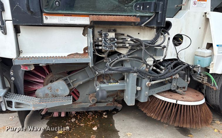 image for item EM6044 Elgin Pelican NP street sweeper