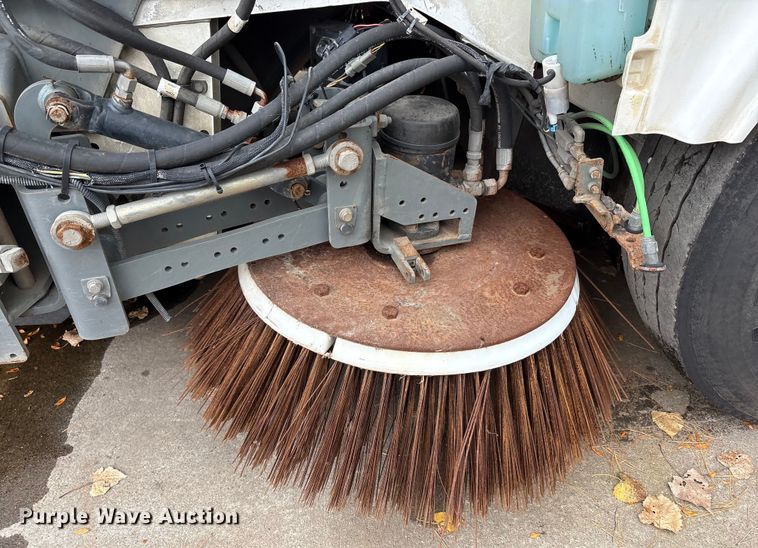 image for item EM6044 Elgin Pelican NP street sweeper