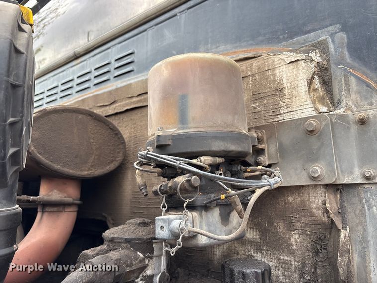 image for item EM6044 Elgin Pelican NP street sweeper