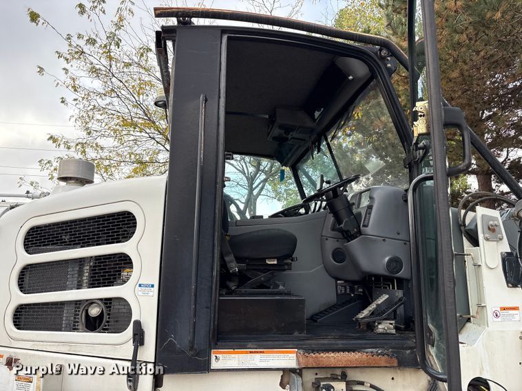 image for item EM6044 Elgin Pelican NP street sweeper