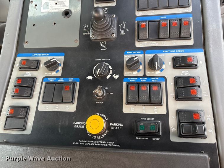 image for item EM6044 Elgin Pelican NP street sweeper