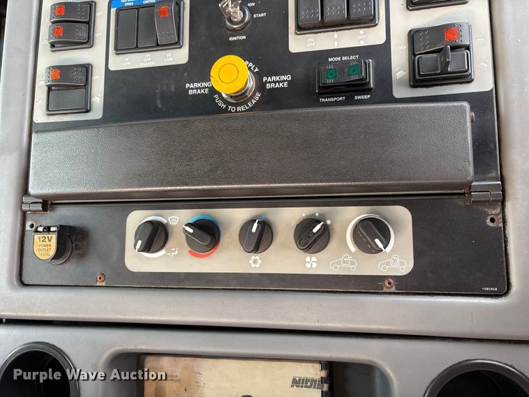 image for item EM6044 Elgin Pelican NP street sweeper