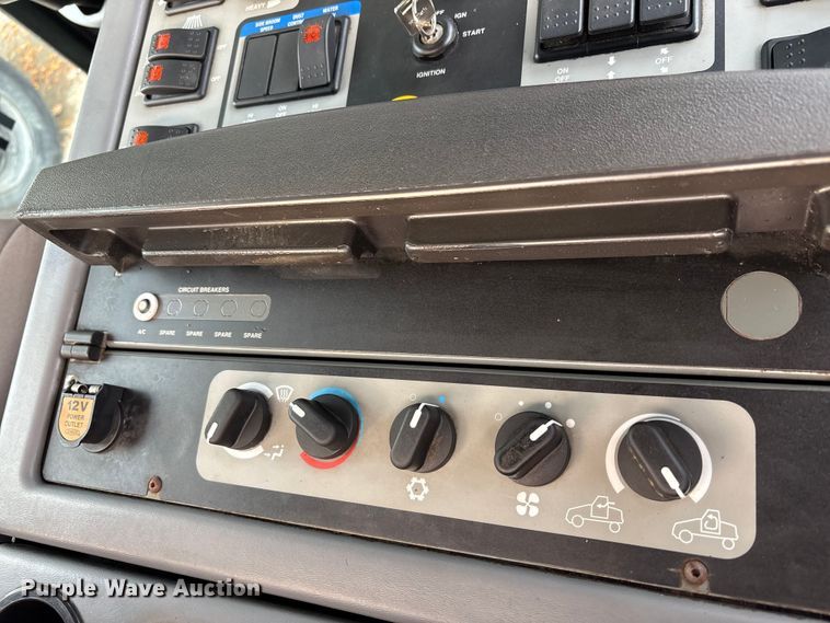 image for item EM6044 Elgin Pelican NP street sweeper