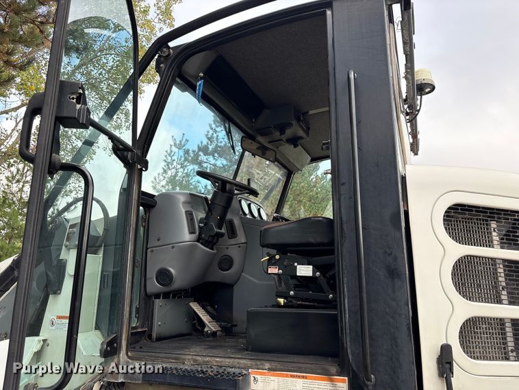 image for item EM6044 Elgin Pelican NP street sweeper