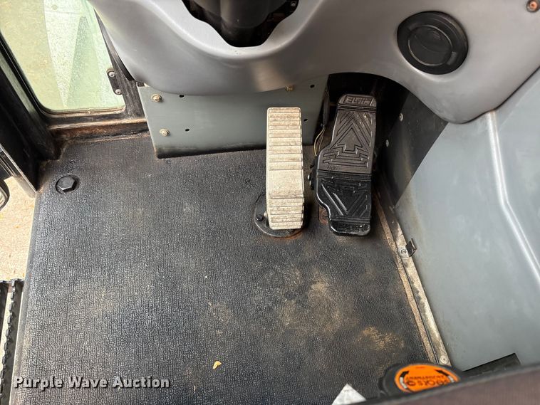 image for item EM6044 Elgin Pelican NP street sweeper