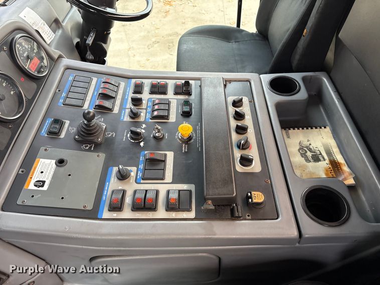 image for item EM6044 Elgin Pelican NP street sweeper