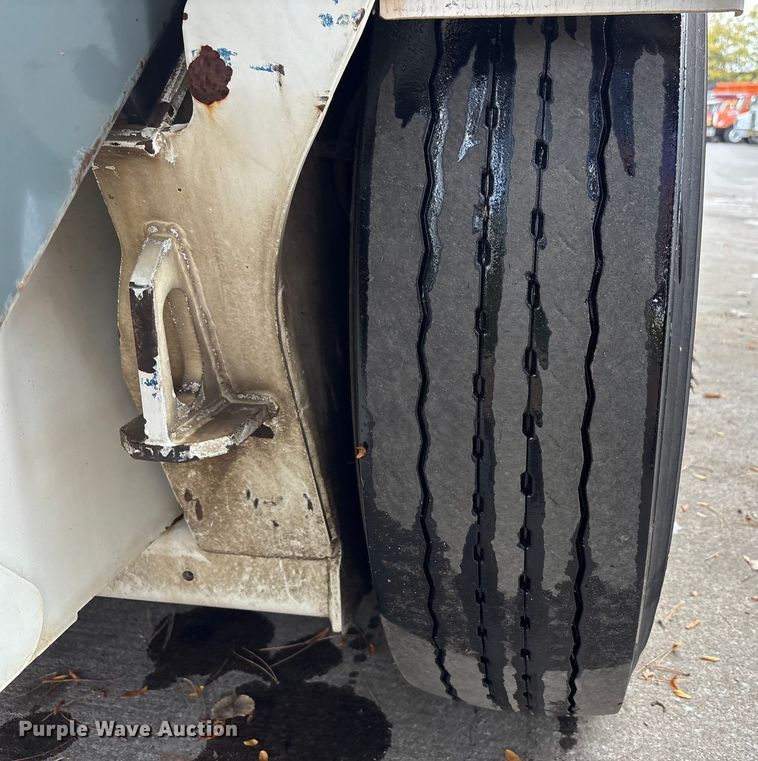 image for item EM6044 Elgin Pelican NP street sweeper