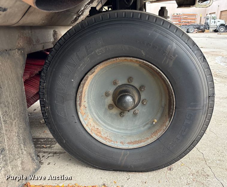 image for item EM6044 Elgin Pelican NP street sweeper