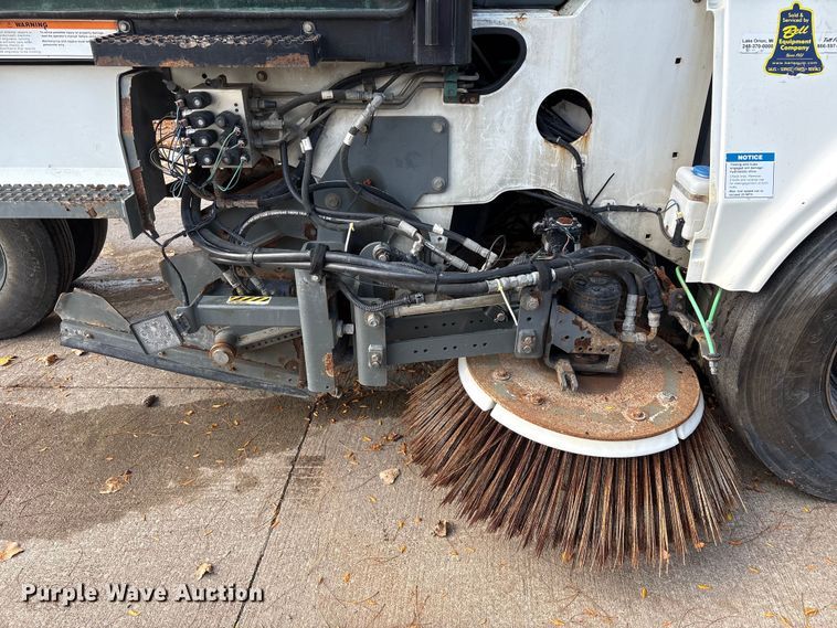 image for item EM6045 Elgin Pelican NP street sweeper
