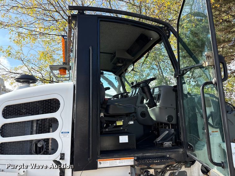 image for item EM6045 Elgin Pelican NP street sweeper