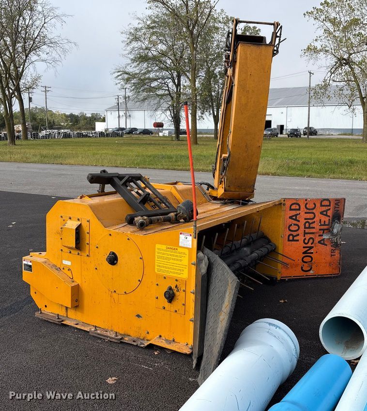 image for item EM6049 Trackless Vehicles Limited LL leaf loader