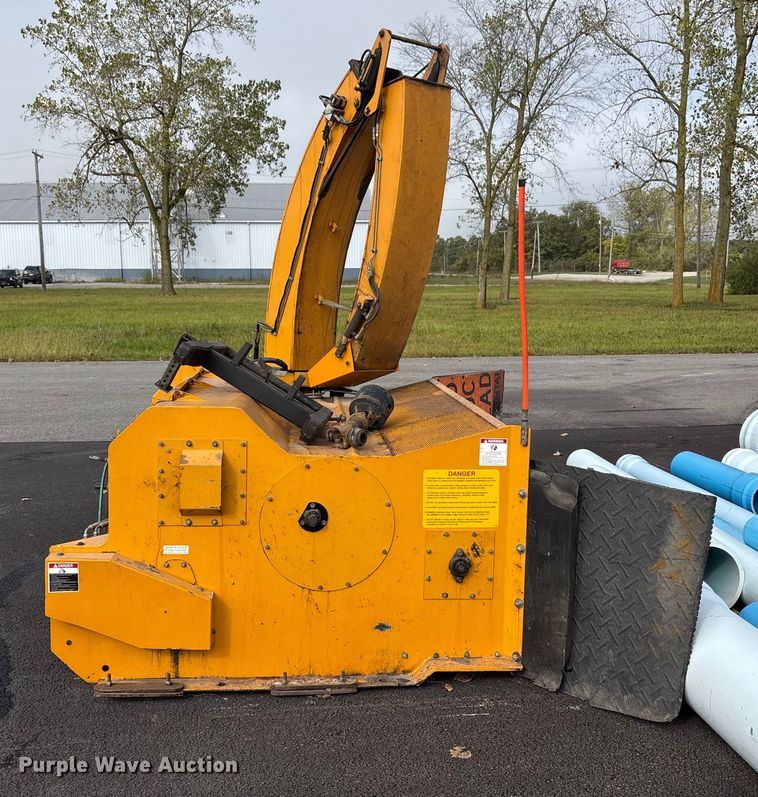 image for item EM6049 Trackless Vehicles Limited LL leaf loader