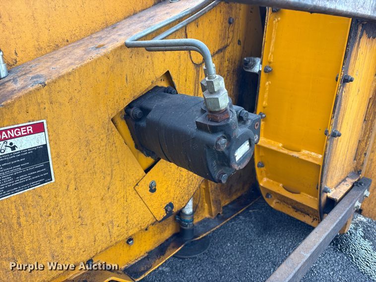 image for item EM6049 Trackless Vehicles Limited LL leaf loader