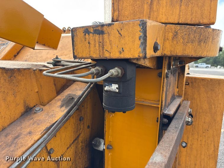 image for item EM6049 Trackless Vehicles Limited LL leaf loader