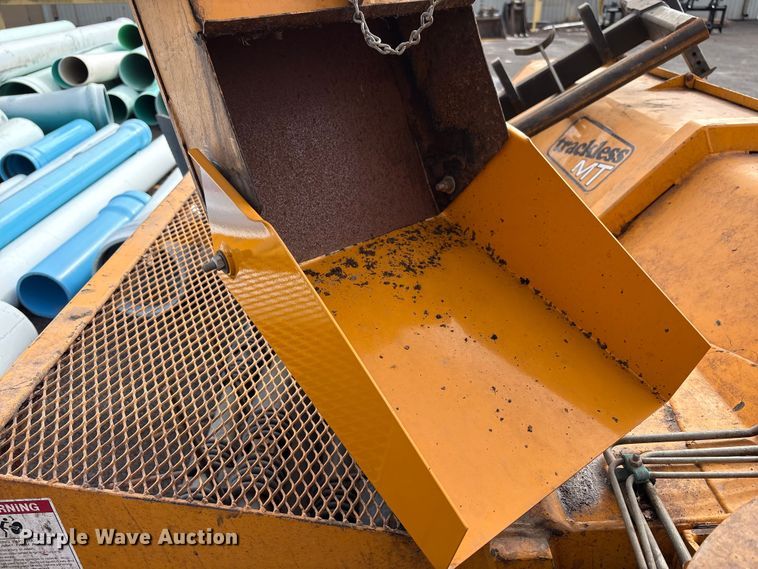 image for item EM6049 Trackless Vehicles Limited LL leaf loader