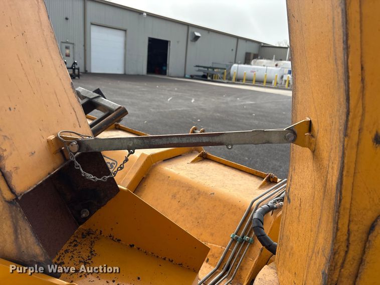 image for item EM6049 Trackless Vehicles Limited LL leaf loader