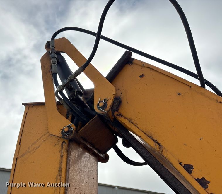 image for item EM6049 Trackless Vehicles Limited LL leaf loader