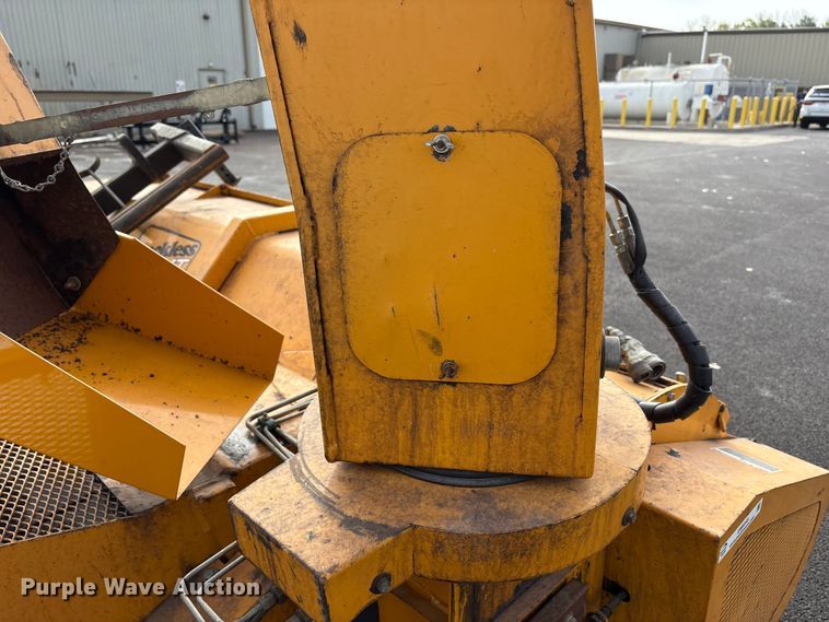 image for item EM6049 Trackless Vehicles Limited LL leaf loader