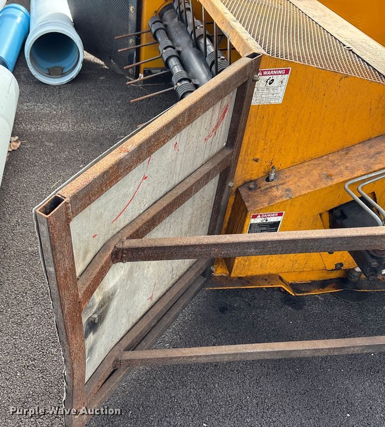 image for item EM6049 Trackless Vehicles Limited LL leaf loader