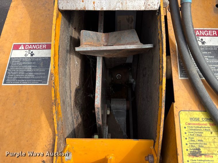 image for item EM6049 Trackless Vehicles Limited LL leaf loader