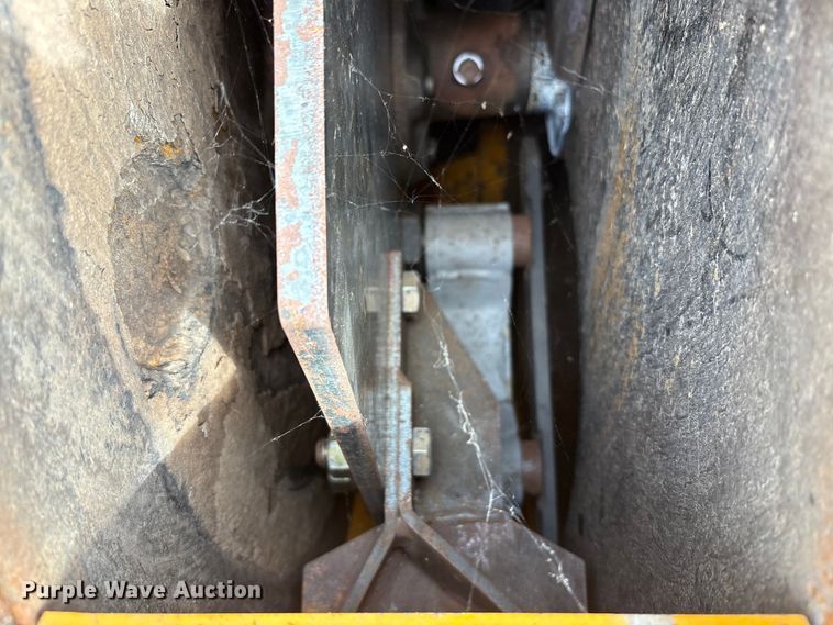 image for item EM6049 Trackless Vehicles Limited LL leaf loader