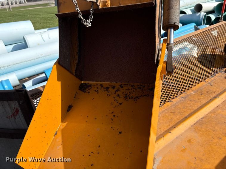 image for item EM6049 Trackless Vehicles Limited LL leaf loader