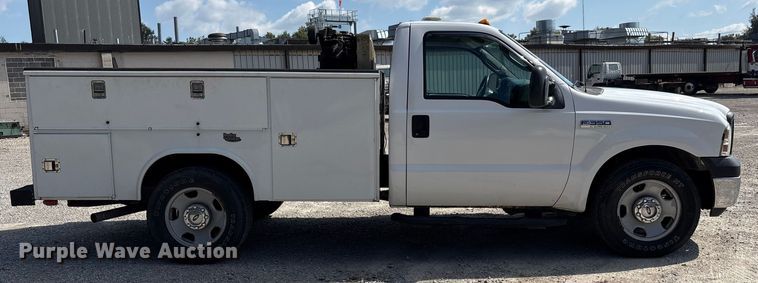 image for item EM6065 2006 Ford F350 Super Duty utility bed pickup truck