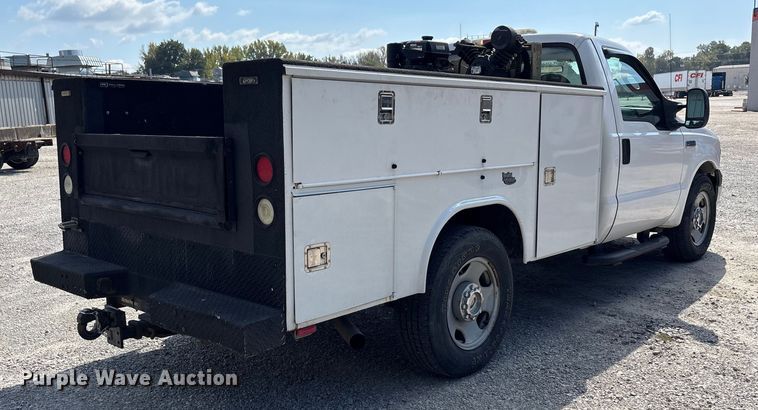 image for item EM6065 2006 Ford F350 Super Duty utility bed pickup truck