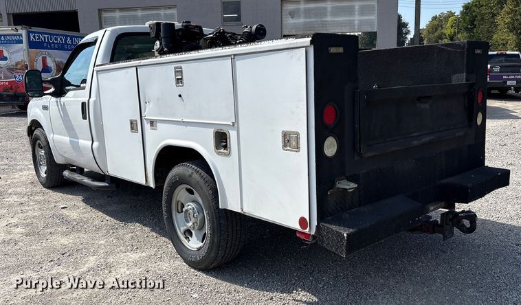 image for item EM6065 2006 Ford F350 Super Duty utility bed pickup truck