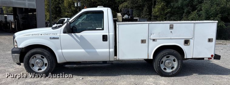 image for item EM6065 2006 Ford F350 Super Duty utility bed pickup truck