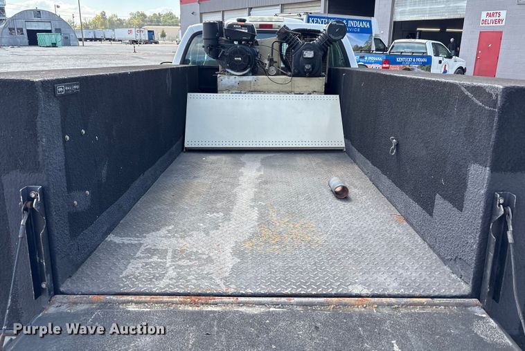 image for item EM6065 2006 Ford F350 Super Duty utility bed pickup truck