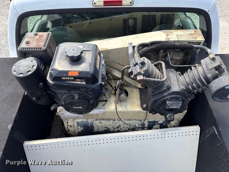 image for item EM6065 2006 Ford F350 Super Duty utility bed pickup truck