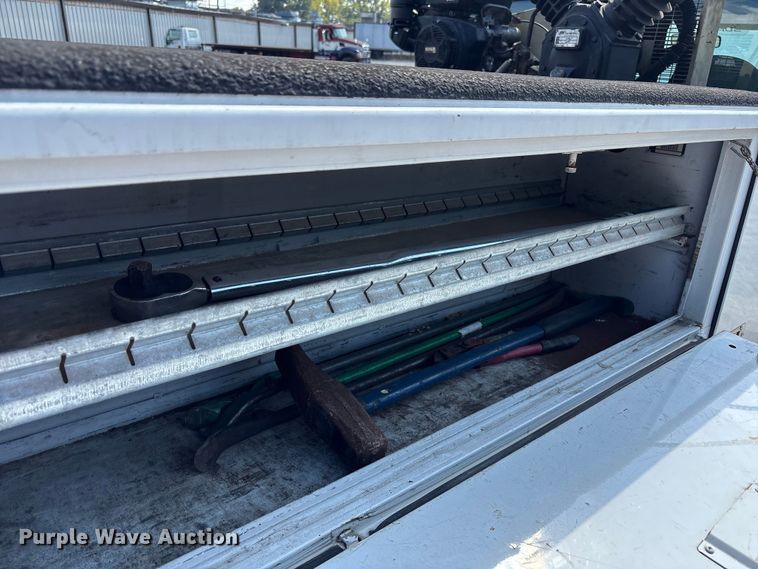 image for item EM6065 2006 Ford F350 Super Duty utility bed pickup truck