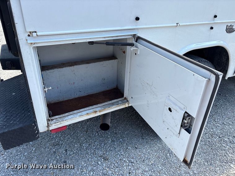 image for item EM6065 2006 Ford F350 Super Duty utility bed pickup truck