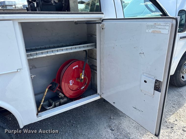 image for item EM6065 2006 Ford F350 Super Duty utility bed pickup truck